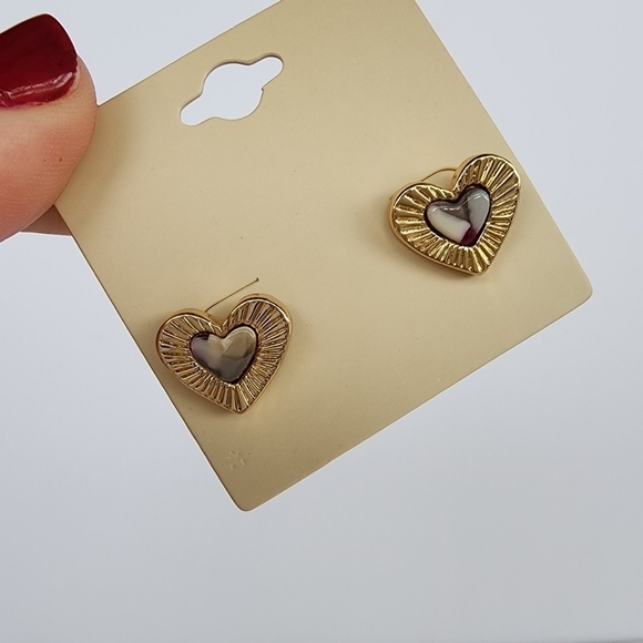 NEW Small Heart Boho Gold Stud Earrings Celluloid - Picture 8 of 8